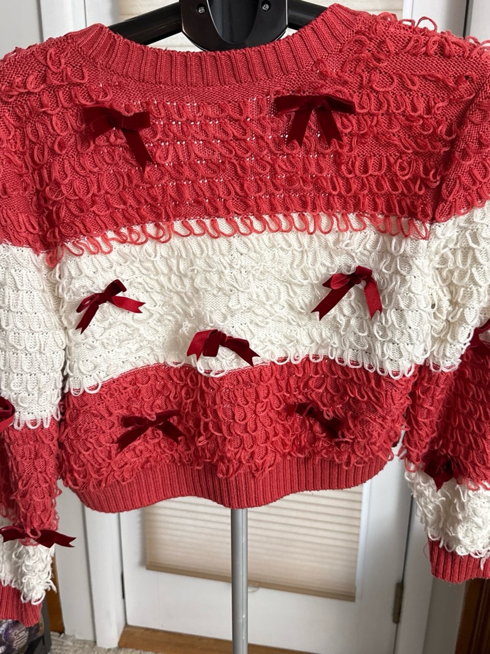 Red & White Loop-knit Cropped M Cardigan Sweater red bows holiday candy cane - Picture 7 of 7